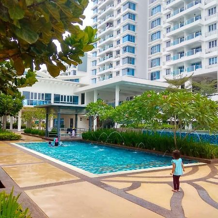 Putra 1 Pool Homestay Bandar Seri Putra Kampong Sungai Buah Exterior foto